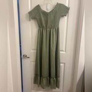 Simplee Green Ruched Maxi Dress